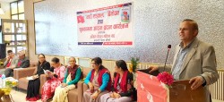 ‘राजनीतिले समाजलाई दिशानिर्देश गर्छ’